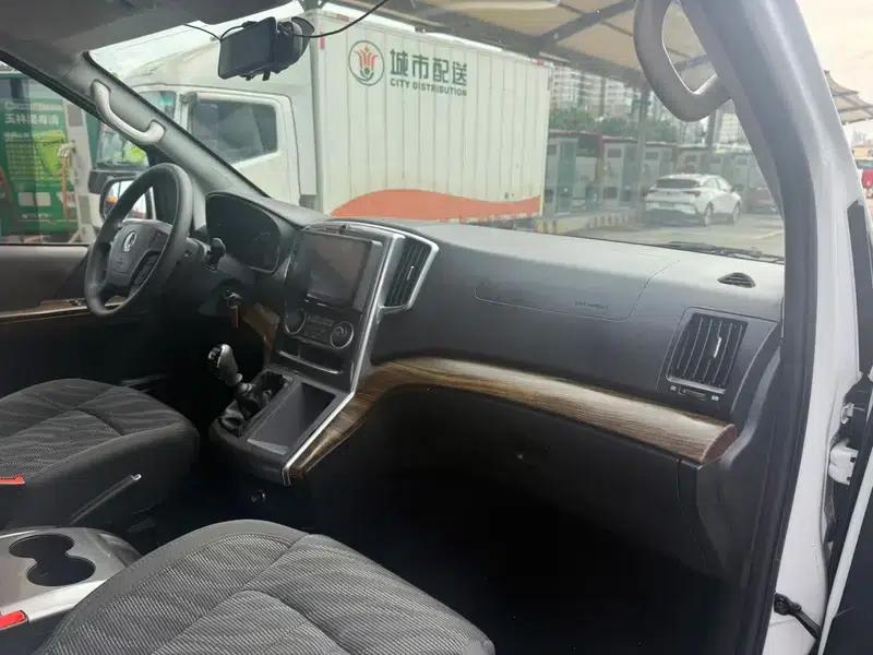 Lingzhi PLUS 2021 2.0L Manual Comfort 7-Seater — миниатюра 18