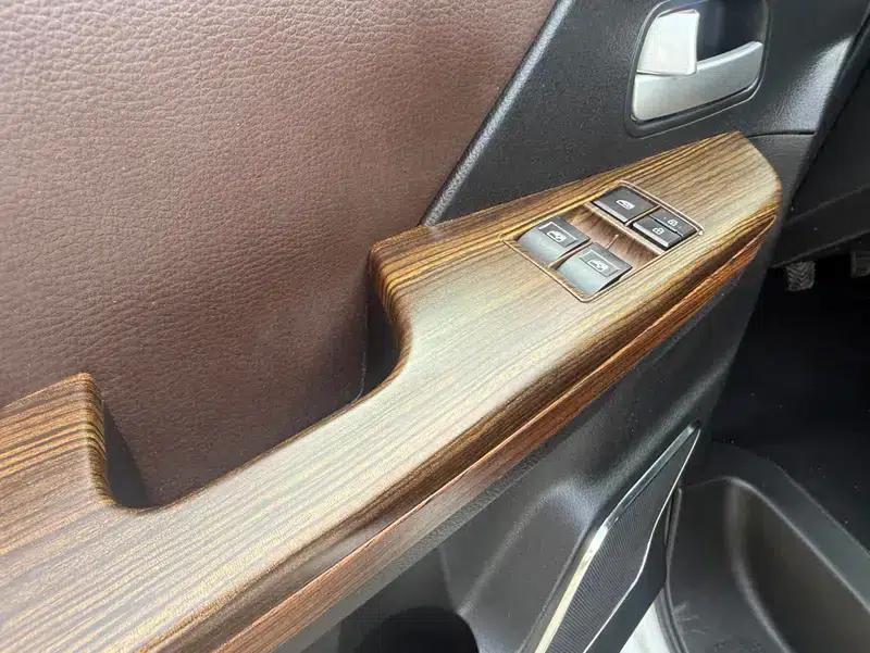 Lingzhi PLUS 2021 2.0L Manual Comfort 7-Seater — миниатюра 26