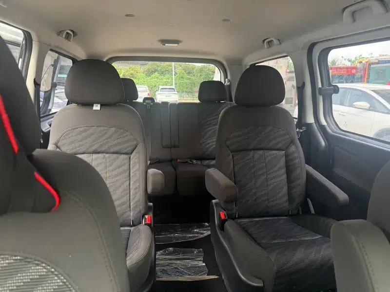 Lingzhi PLUS 2021 2.0L Manual Comfort 7-Seater — миниатюра 37