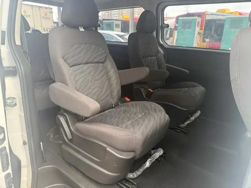 Lingzhi PLUS 2021 2.0L Manual Comfort 7-Seater — миниатюра 9