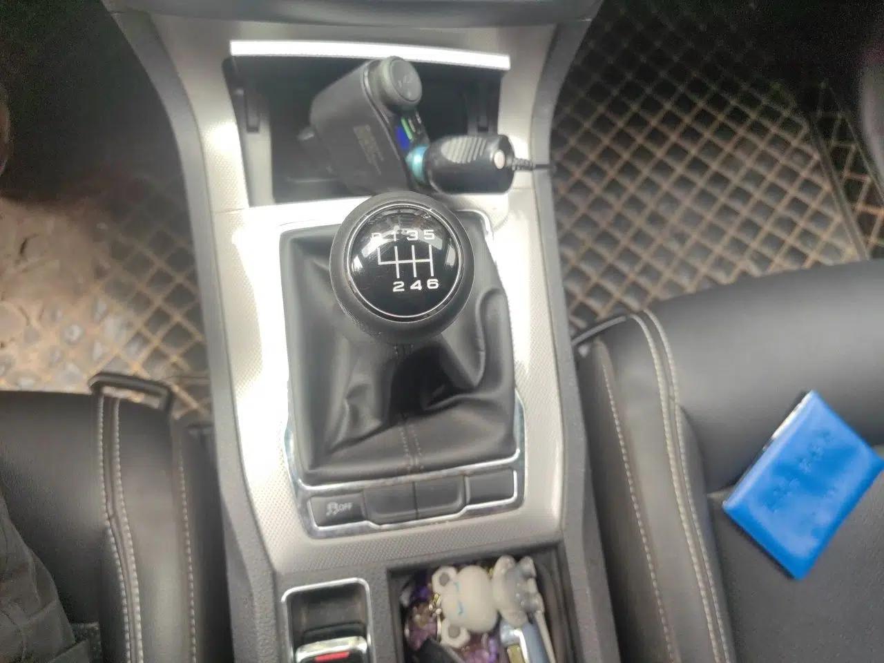 Roewe RX5 2020 20T Manual 4G Connect Super-Luxury Flagship Edition — миниатюра 14