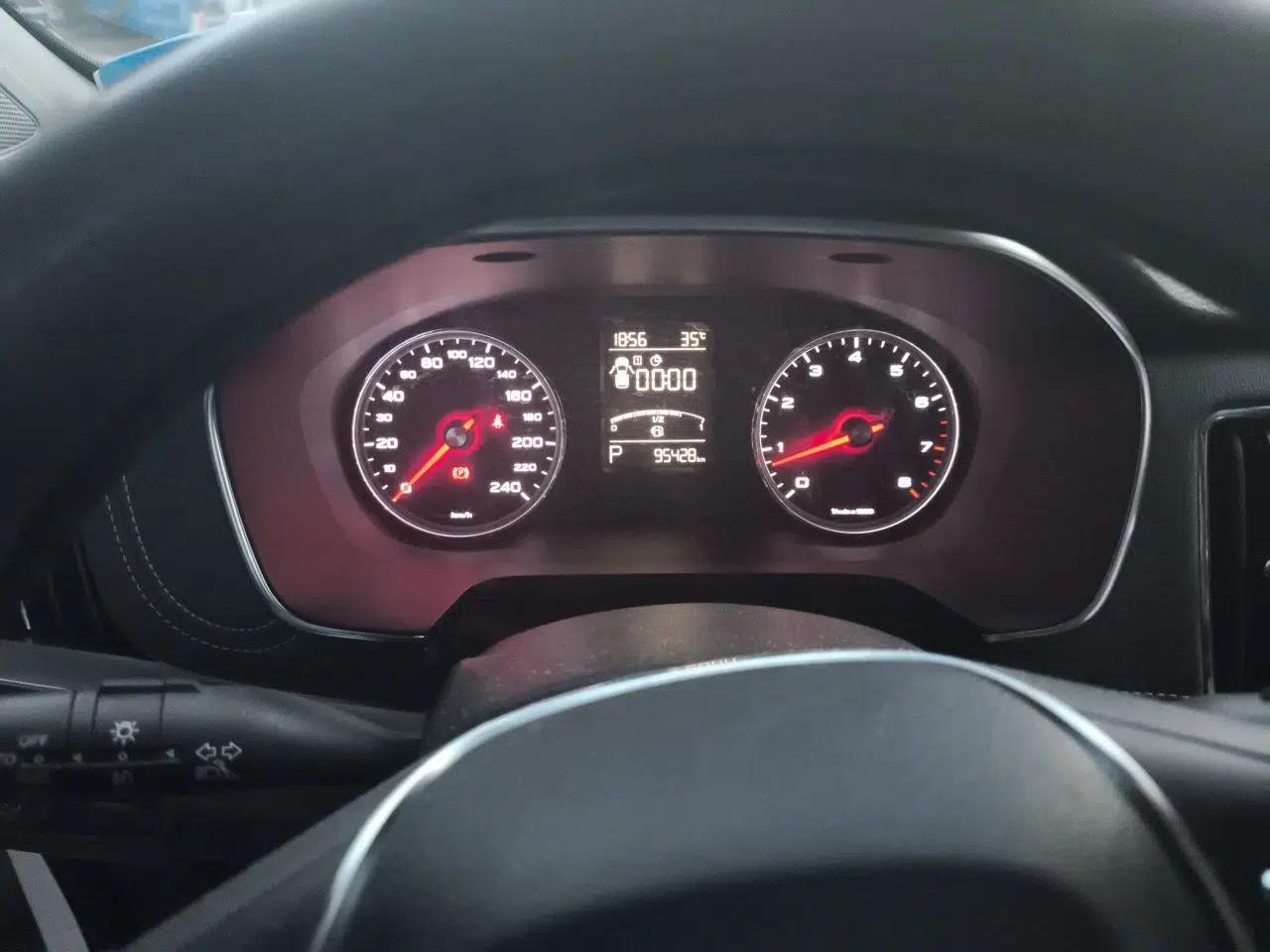 Roewe RX5 2016 20T Two-Wheel Drive Automatic Internet Smart Edition — миниатюра 11