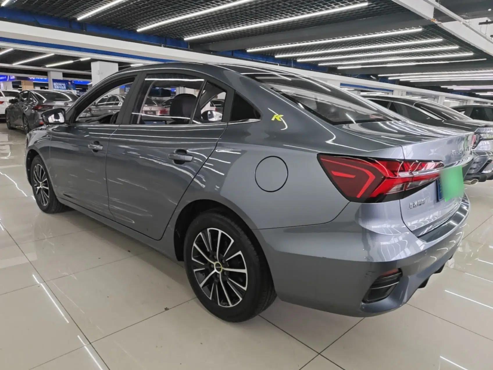 Roewe i5 2021 1.5L CVT Diamond Edition — миниатюра 4