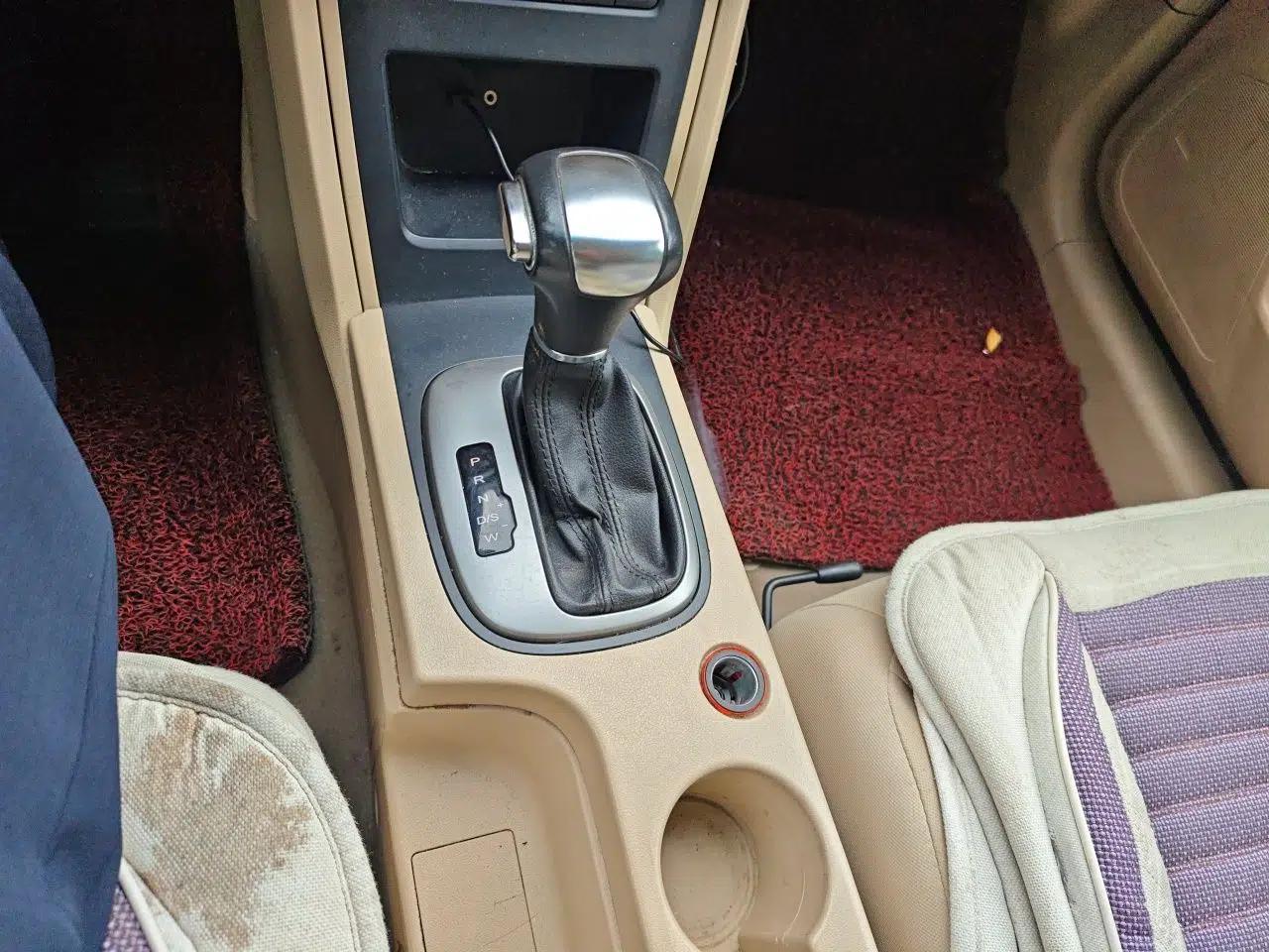 Roewe 350 2015 1.5L Automatic Luxury Sunroof Edition — миниатюра 14