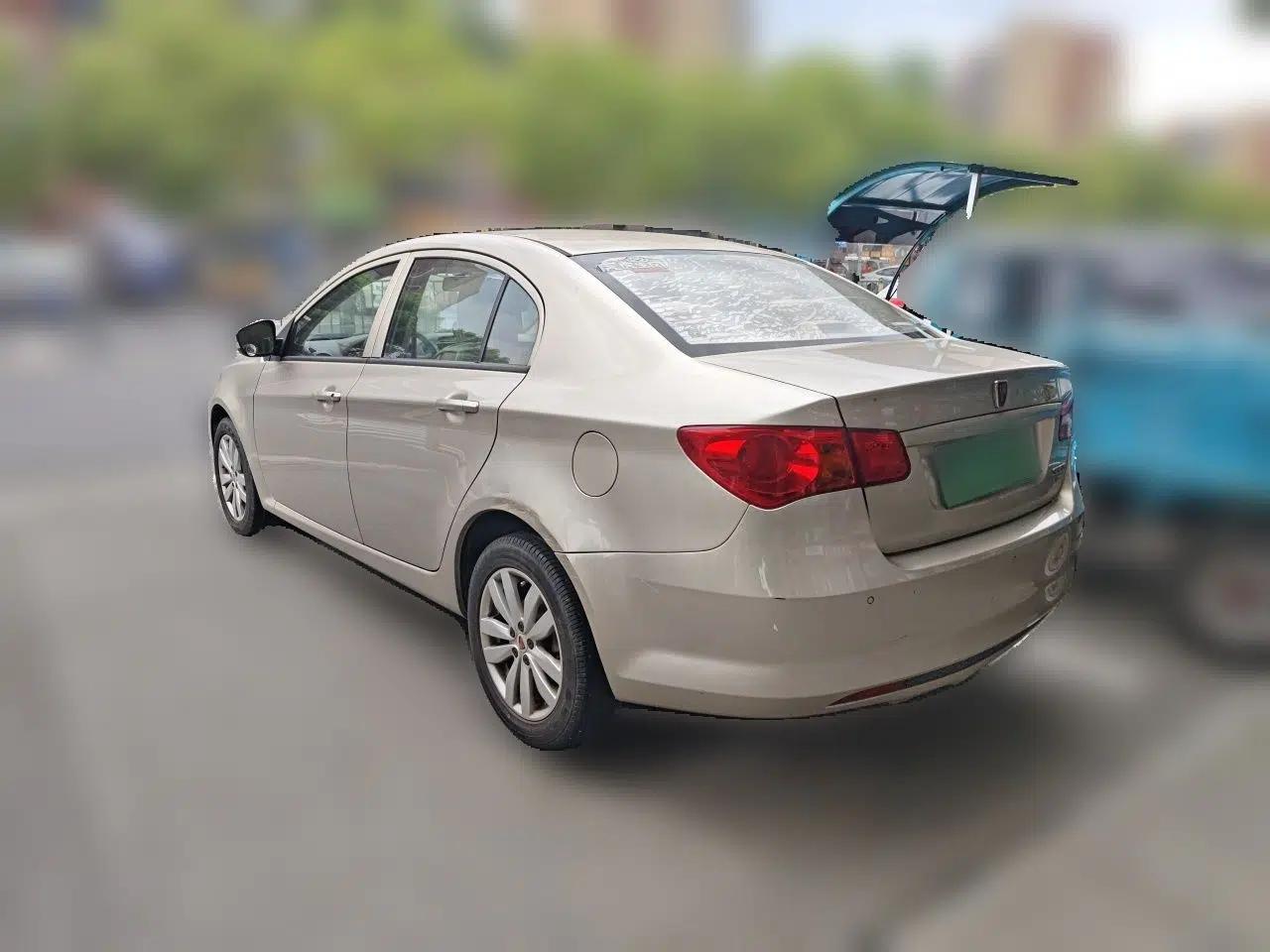 Roewe 350 2015 1.5L Automatic Luxury Sunroof Edition — миниатюра 4
