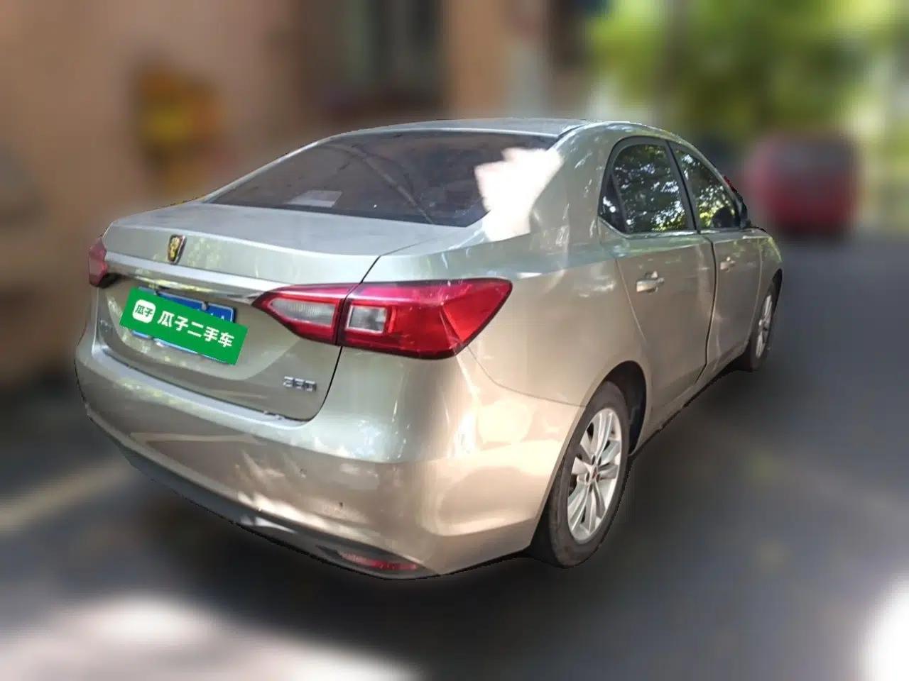 Roewe 360 2016 1.5L Manual Smart Screen Version — миниатюра 6