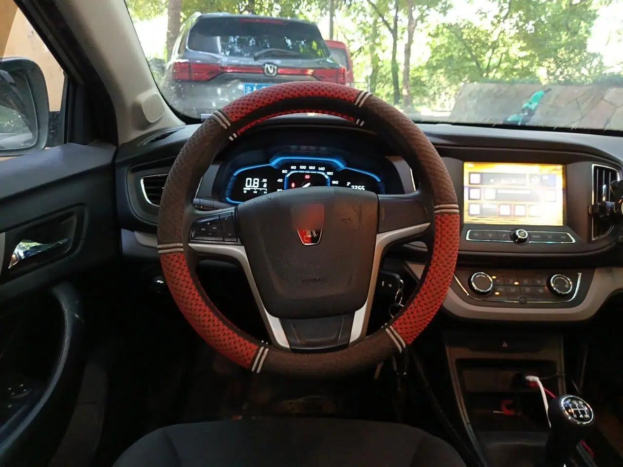 Roewe 360 2016 1.5L Manual Smart Screen Version — миниатюра 10