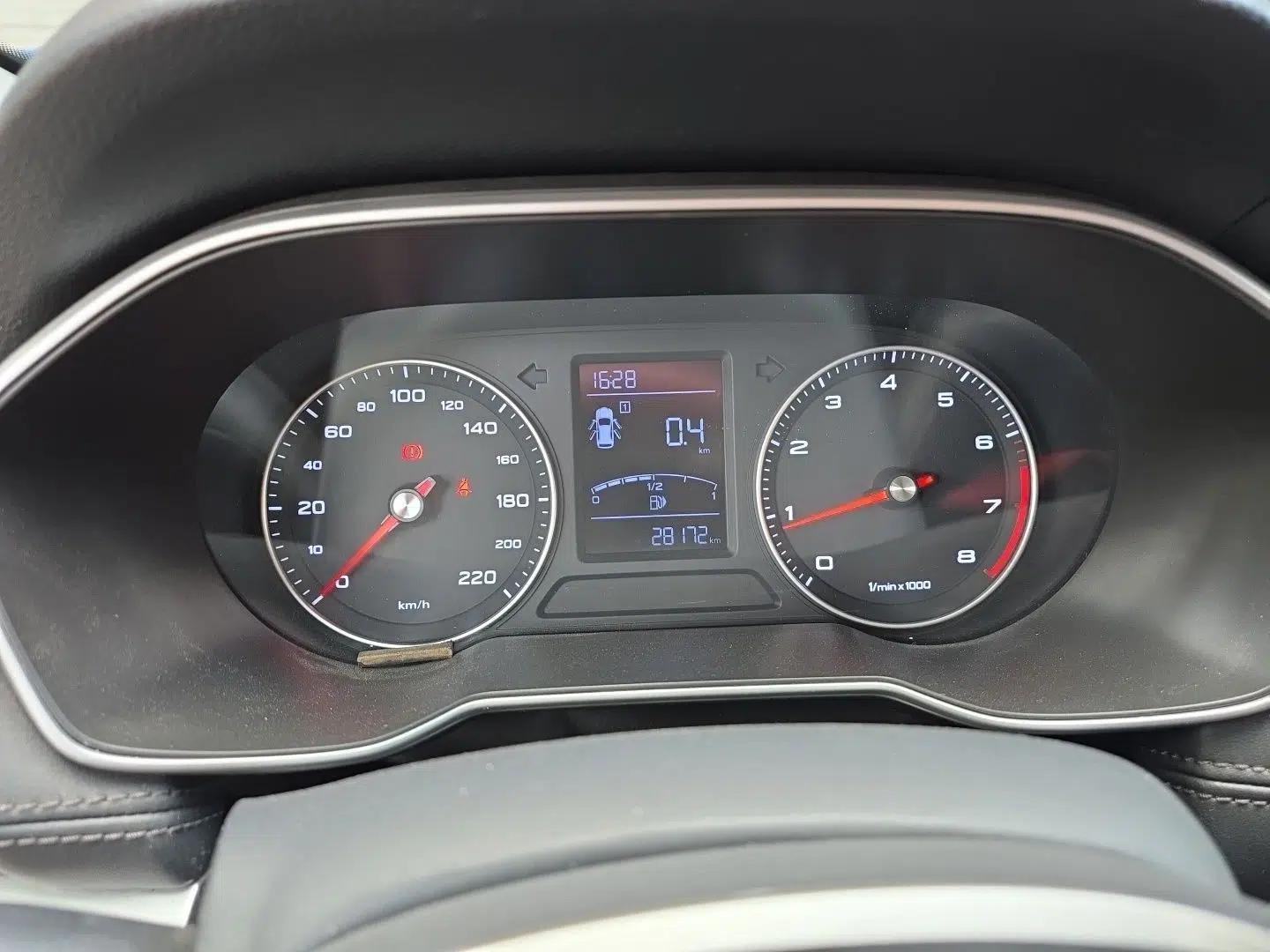 Roewe RX3 2018 1.6L Manual Flagship Edition — миниатюра 11