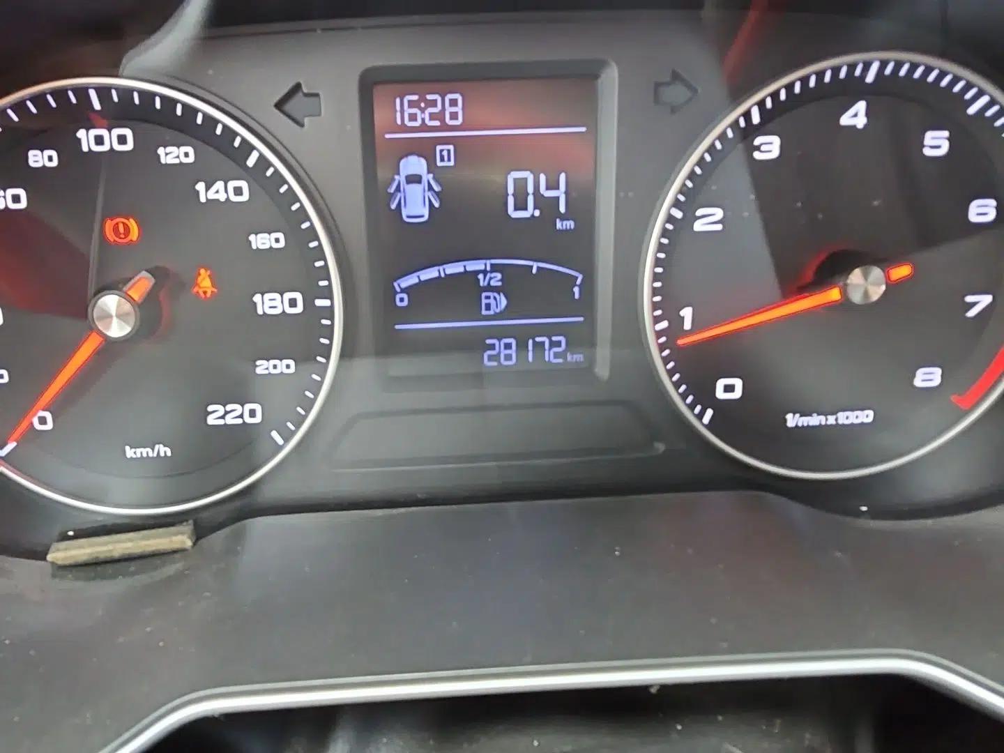 Roewe RX3 2018 1.6L Manual Flagship Edition — миниатюра 12