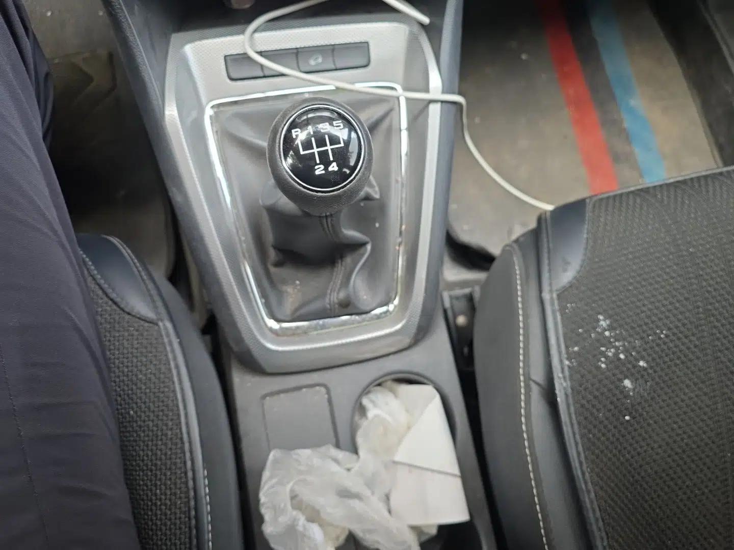 Roewe RX3 2018 1.6L Manual Flagship Edition — миниатюра 14