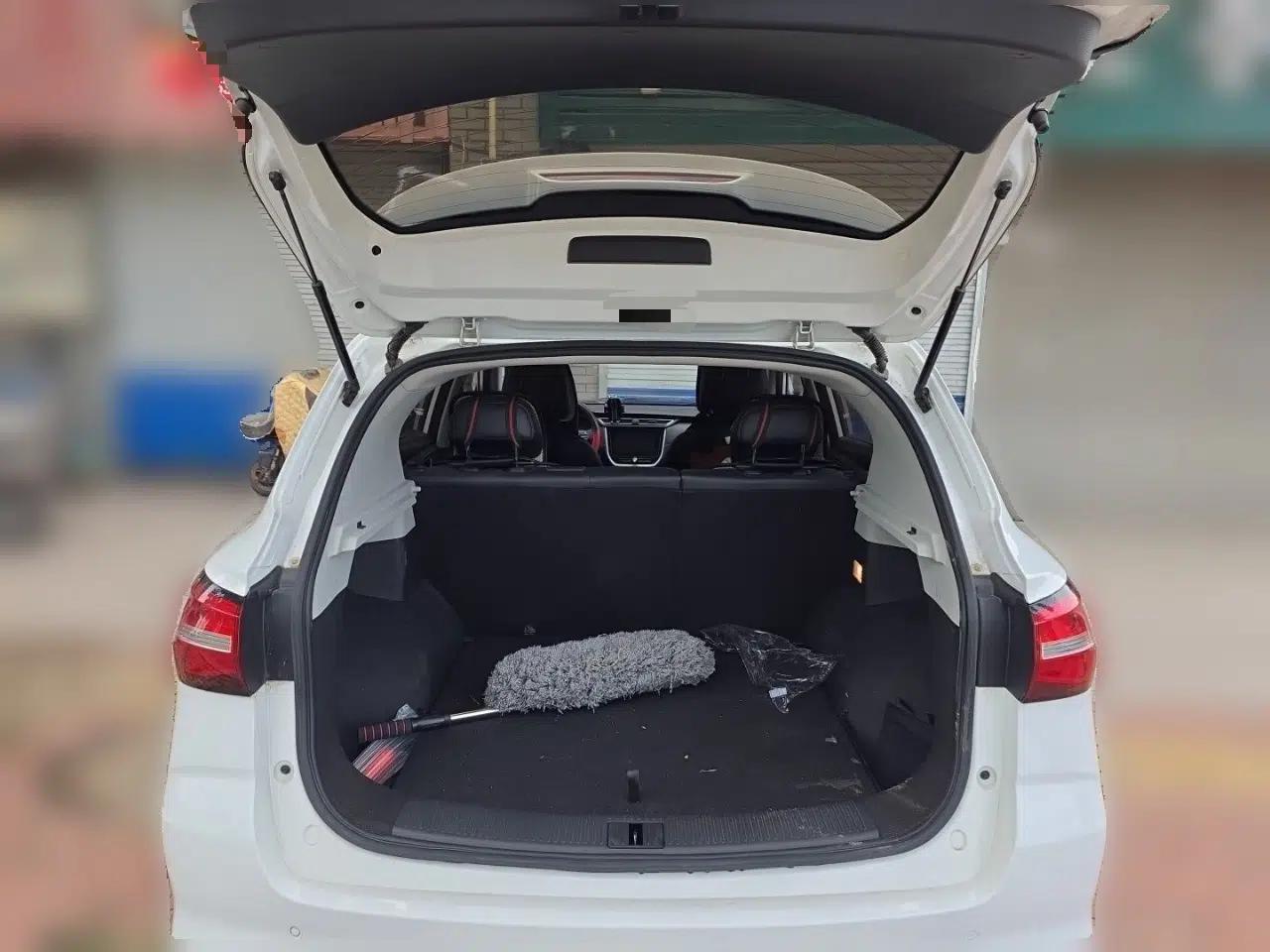 Roewe RX3 2018 1.6L Manual Flagship Edition — миниатюра 19