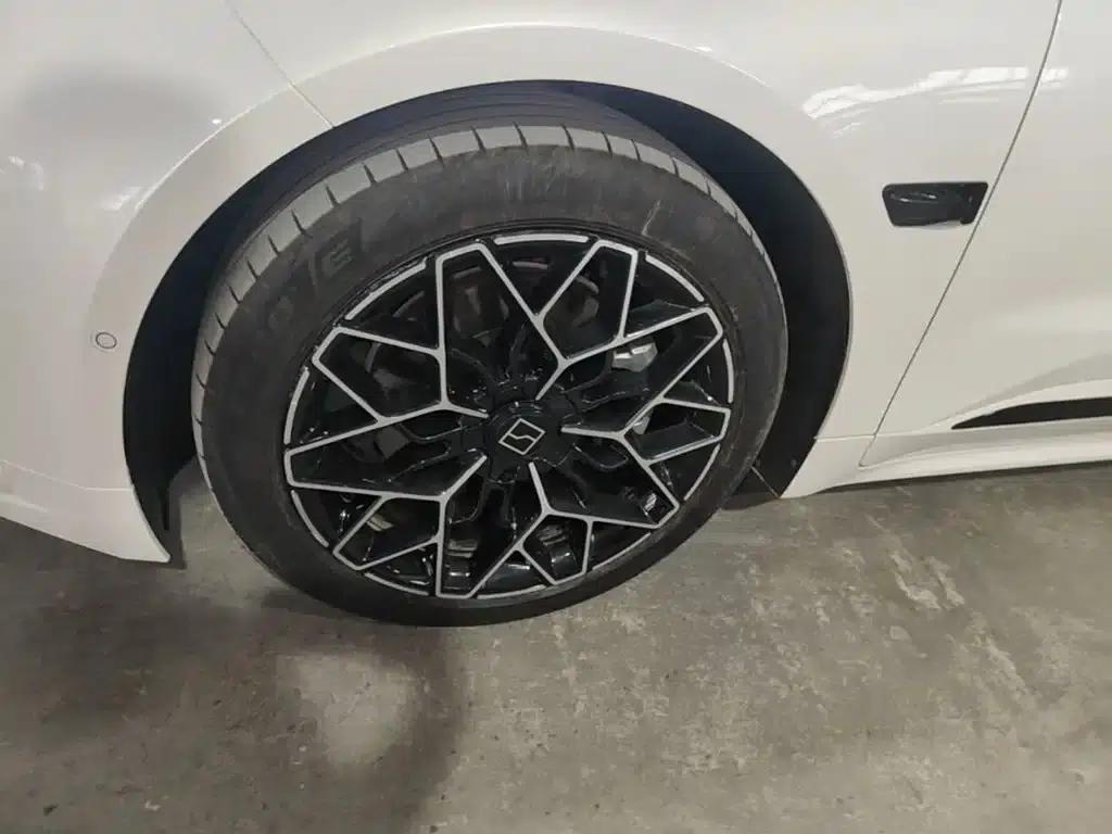 Extreme Krypton 001 2025 WE Edition 100kWh Rear-Wheel Drive — миниатюра 23