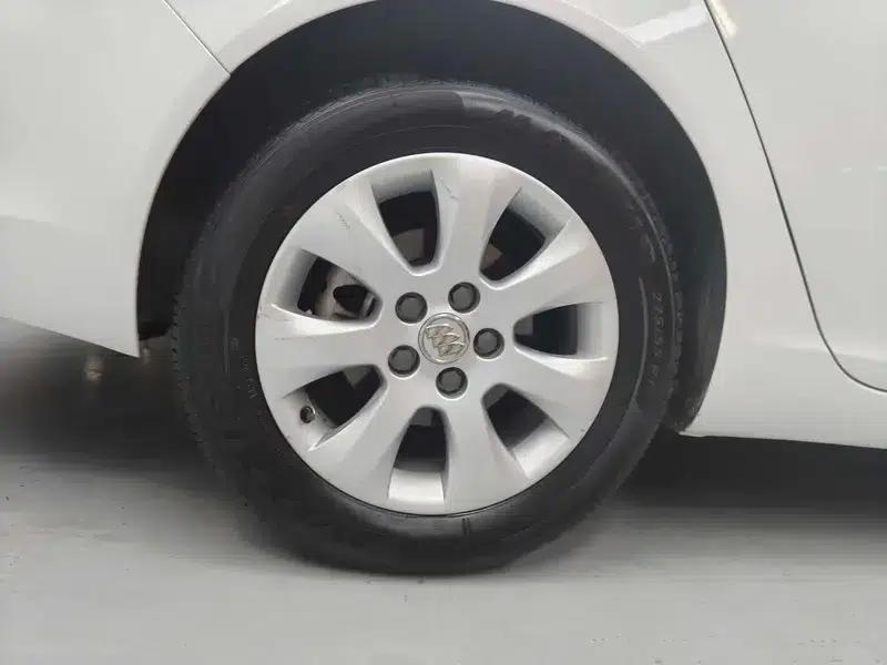 Buick Regal 2015 2.0L Leading Fashion Edition — миниатюра 23