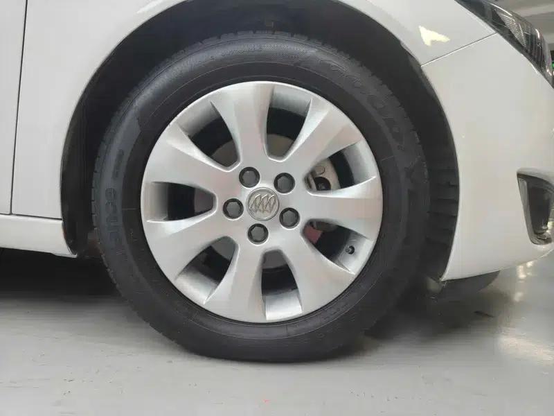Buick Regal 2015 2.0L Leading Fashion Edition — миниатюра 9