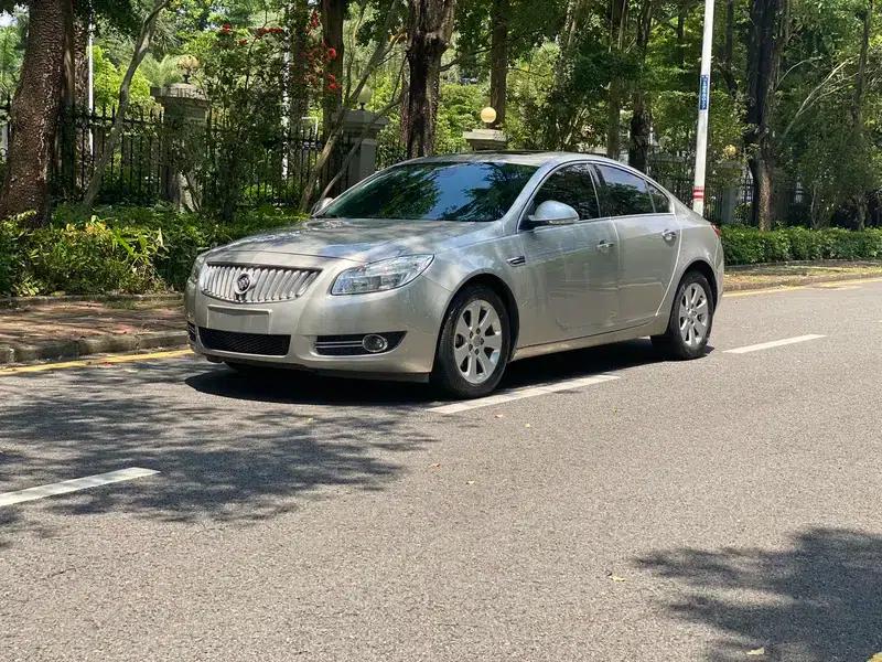 Buick Regal 2012 2.0L Luxury Edition — миниатюра 1
