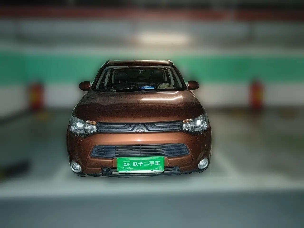 Mitsubishi Outlander 2013 2.4L 4x4 Luxury Navigation Edition 5 Seats — миниатюра 2