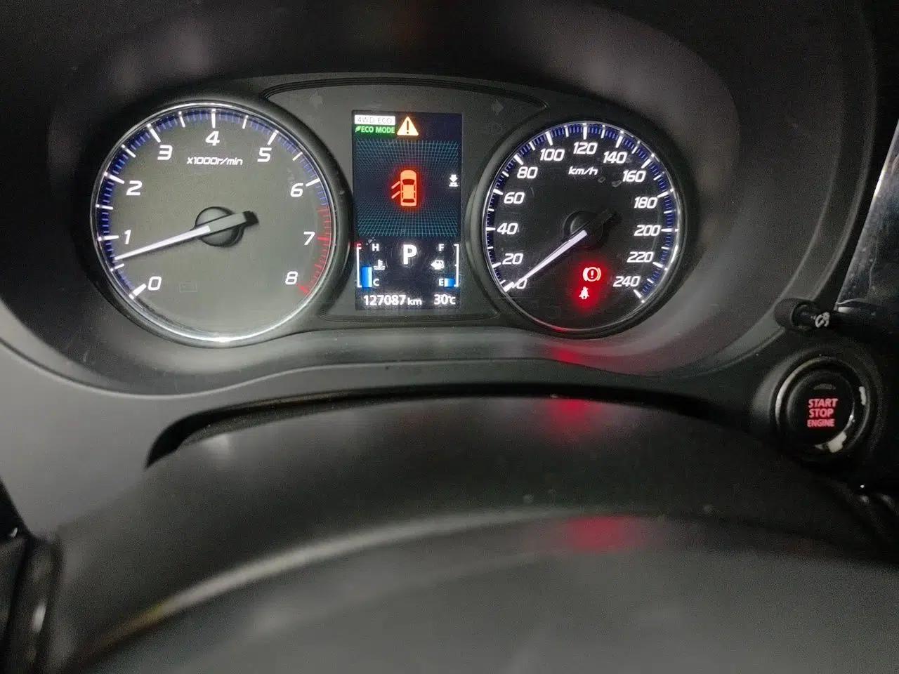 Mitsubishi Outlander 2013 2.4L 4x4 Luxury Navigation Edition 5 Seats — миниатюра 12
