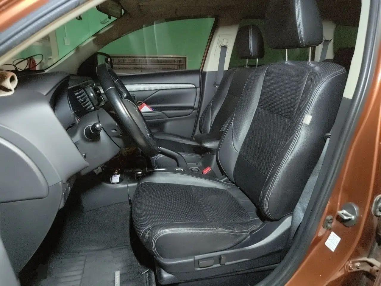 Mitsubishi Outlander 2013 2.4L 4x4 Luxury Navigation Edition 5 Seats — миниатюра 15