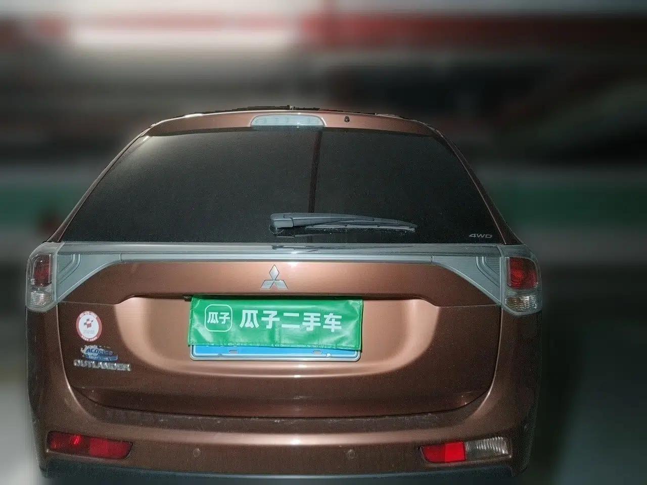 Mitsubishi Outlander 2013 2.4L 4x4 Luxury Navigation Edition 5 Seats — миниатюра 5