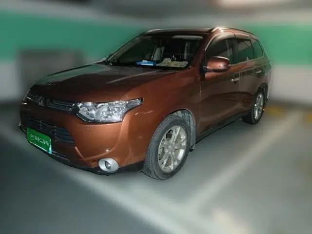 Mitsubishi Outlander 2013 2.4L 4x4 Luxury Navigation Edition 5 Seats