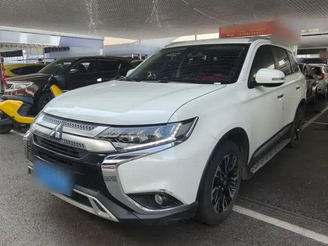 Mitsubishi Outlander 2019 2.4L 4x4 Zhi Xiang Edition 5 Seats China VI Standard