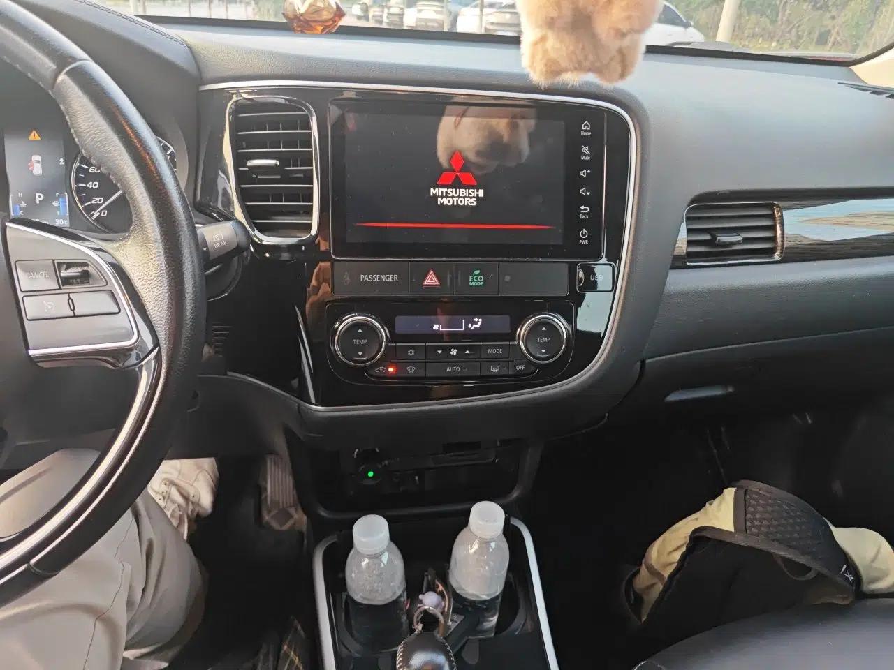Mitsubishi Outlander 2020 2.0L Two-Wheel Drive Comfort Edition 7-Seater — миниатюра 13