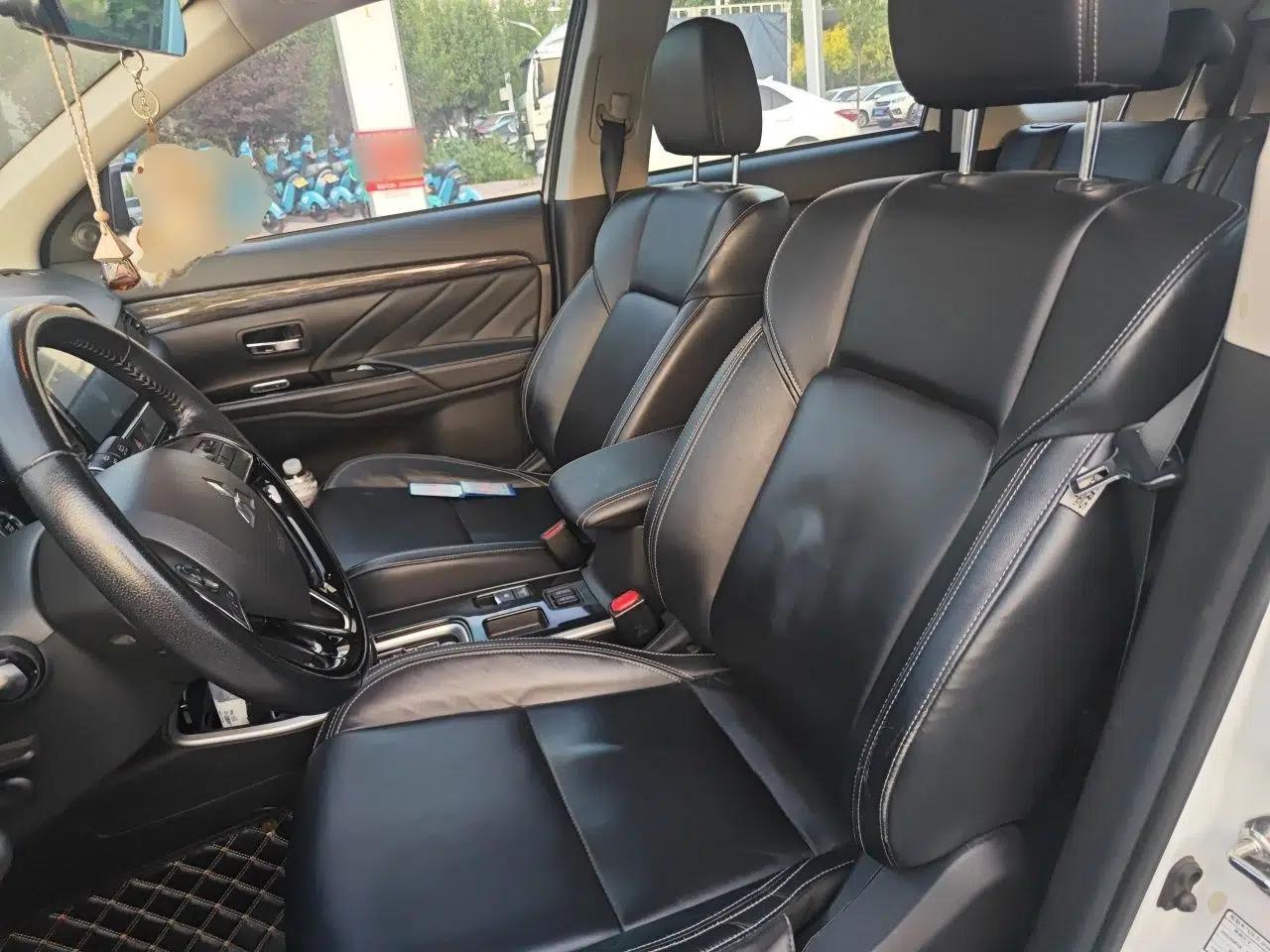 Mitsubishi Outlander 2020 2.0L Two-Wheel Drive Comfort Edition 7-Seater — миниатюра 15