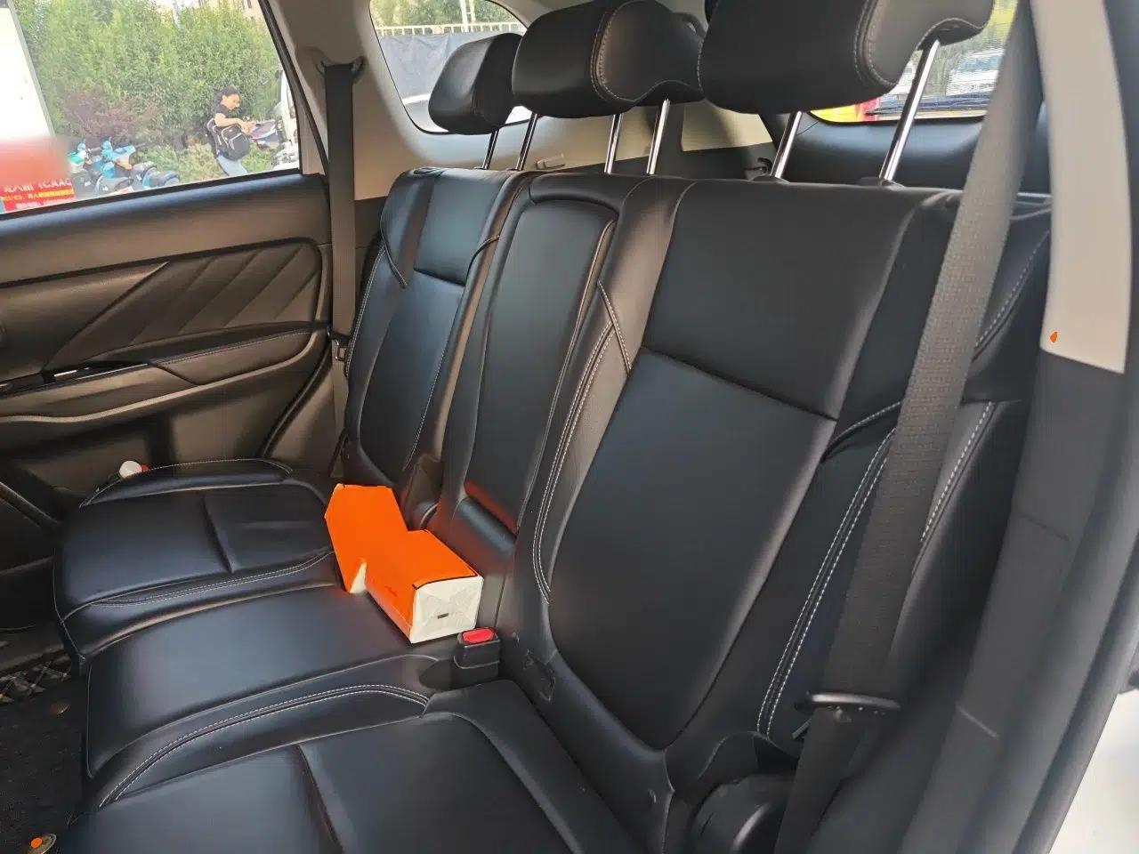 Mitsubishi Outlander 2020 2.0L Two-Wheel Drive Comfort Edition 7-Seater — миниатюра 17
