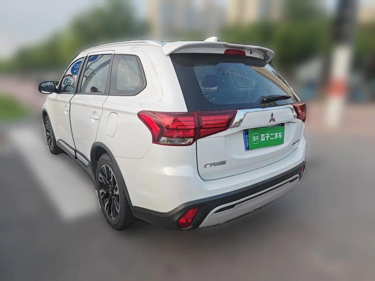 Mitsubishi Outlander 2020 2.0L Two-Wheel Drive Comfort Edition 7-Seater — миниатюра 4