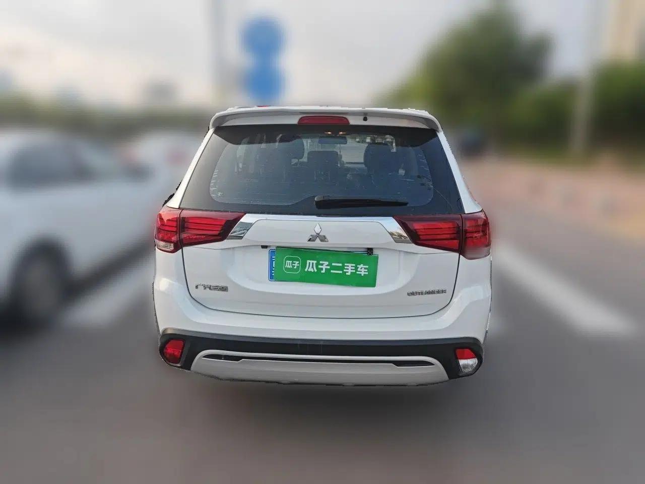 Mitsubishi Outlander 2020 2.0L Two-Wheel Drive Comfort Edition 7-Seater — миниатюра 5