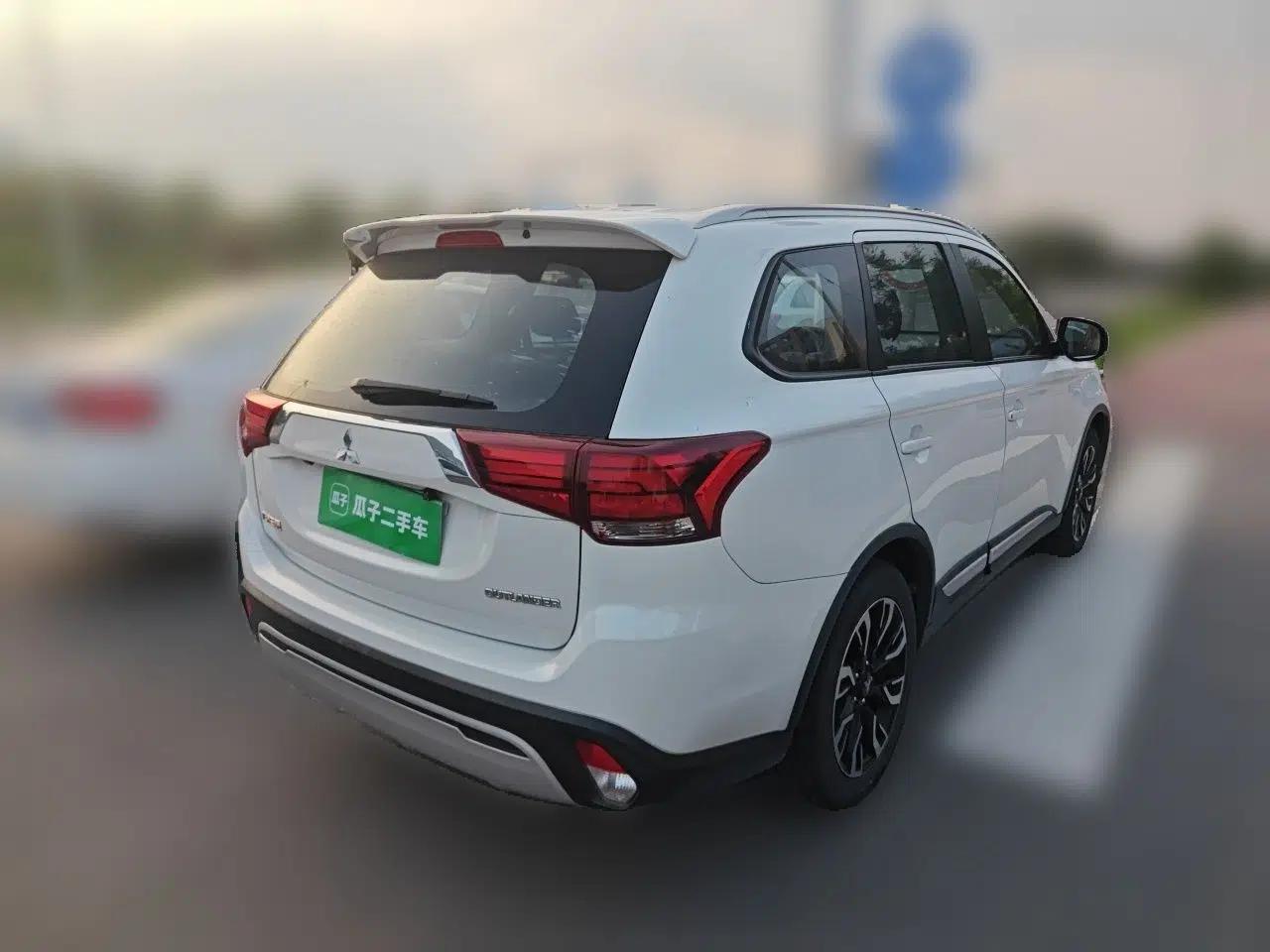 Mitsubishi Outlander 2020 2.0L Two-Wheel Drive Comfort Edition 7-Seater — миниатюра 6