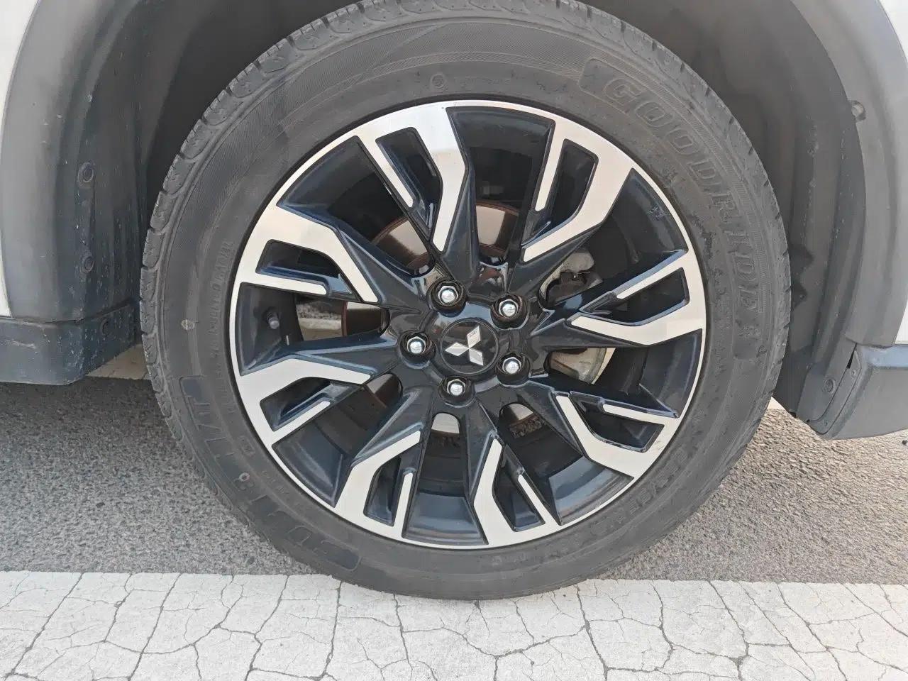 Mitsubishi Outlander 2020 2.0L Two-Wheel Drive Comfort Edition 7-Seater — миниатюра 8