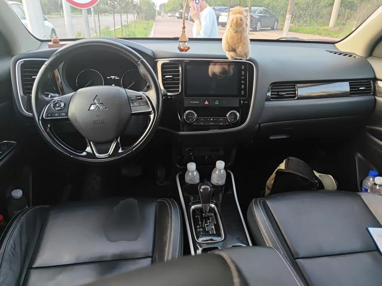 Mitsubishi Outlander 2020 2.0L Two-Wheel Drive Comfort Edition 7-Seater — миниатюра 9