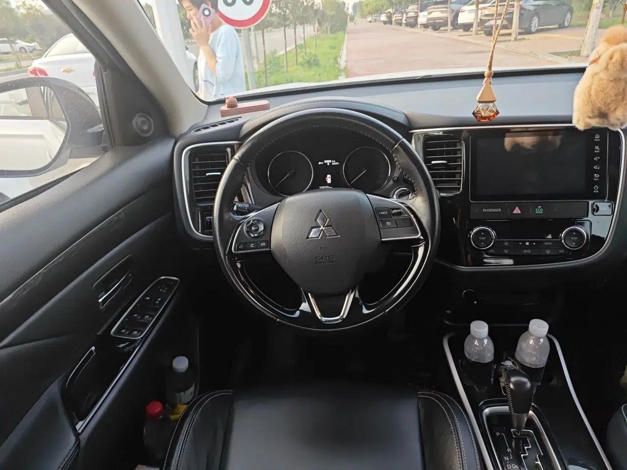 Mitsubishi Outlander 2020 2.0L Two-Wheel Drive Comfort Edition 7-Seater — миниатюра 10