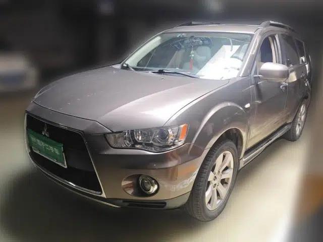 Mitsubishi Outlander 2012 Kicks 2.4 Fashion Navigation Edition