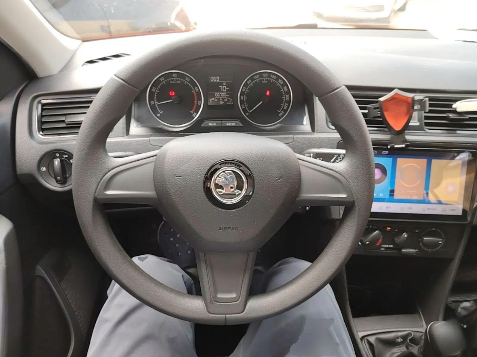 Skoda Rapid Spaceback 2016 Revised Version 1.6L Manual Front-Drive Edition — миниатюра 18