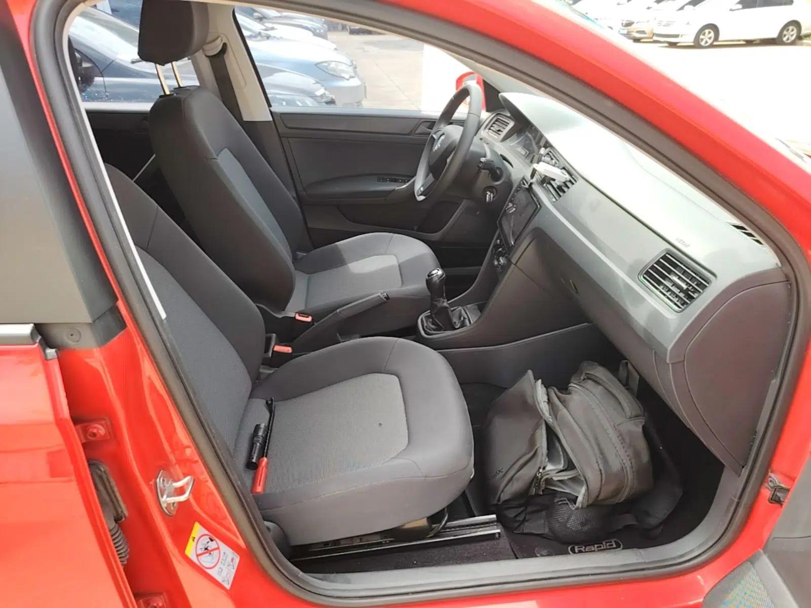 Skoda Rapid Spaceback 2016 Revised Version 1.6L Manual Front-Drive Edition — миниатюра 24