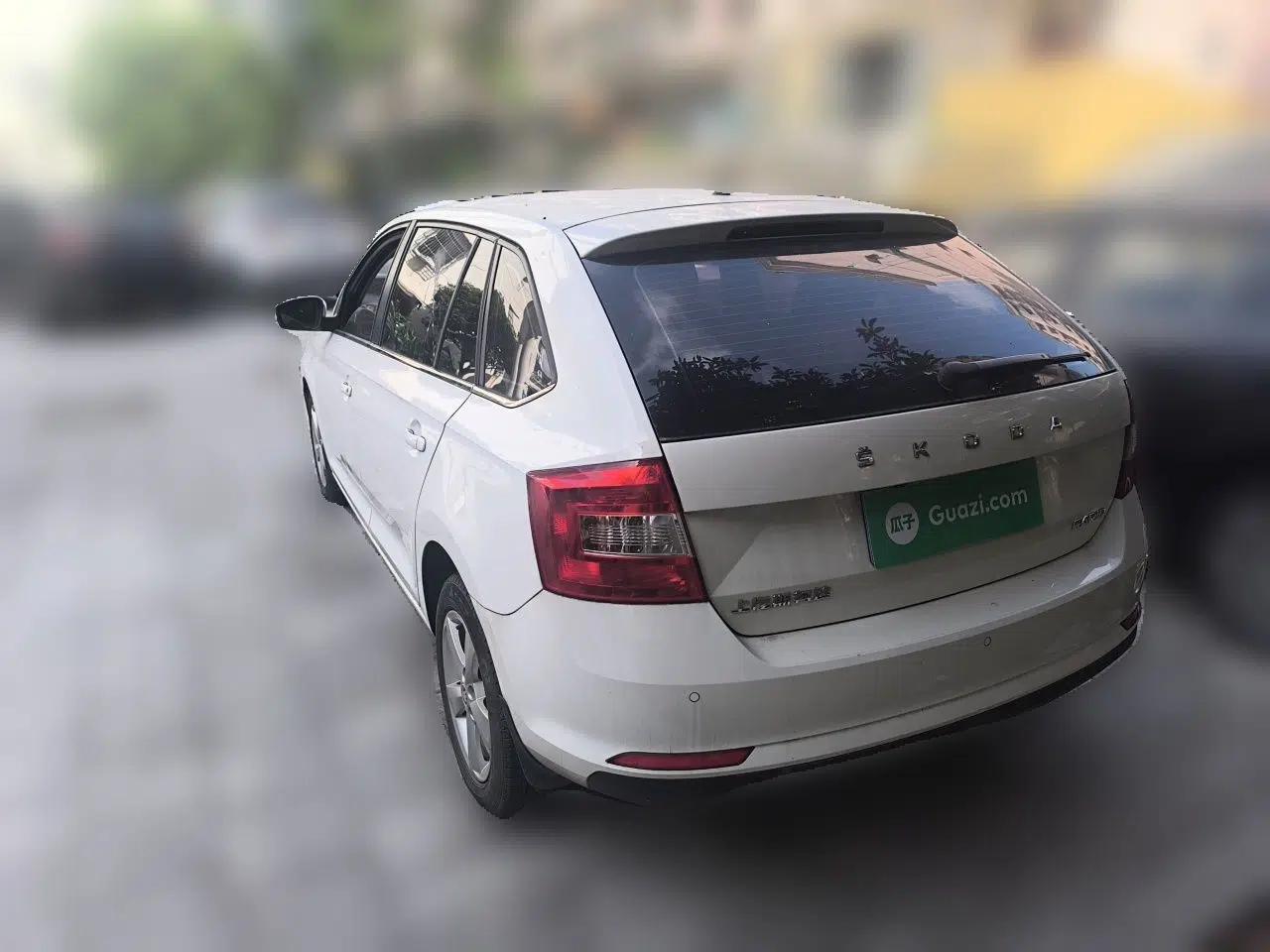 Skoda Rapid Spaceback 2019 1.5L Automatic Comfort Edition — миниатюра 4