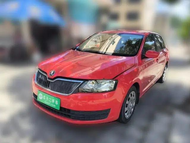 Skoda Rapid Spaceback 2014 1.6L Automatic Enjoyment Edition