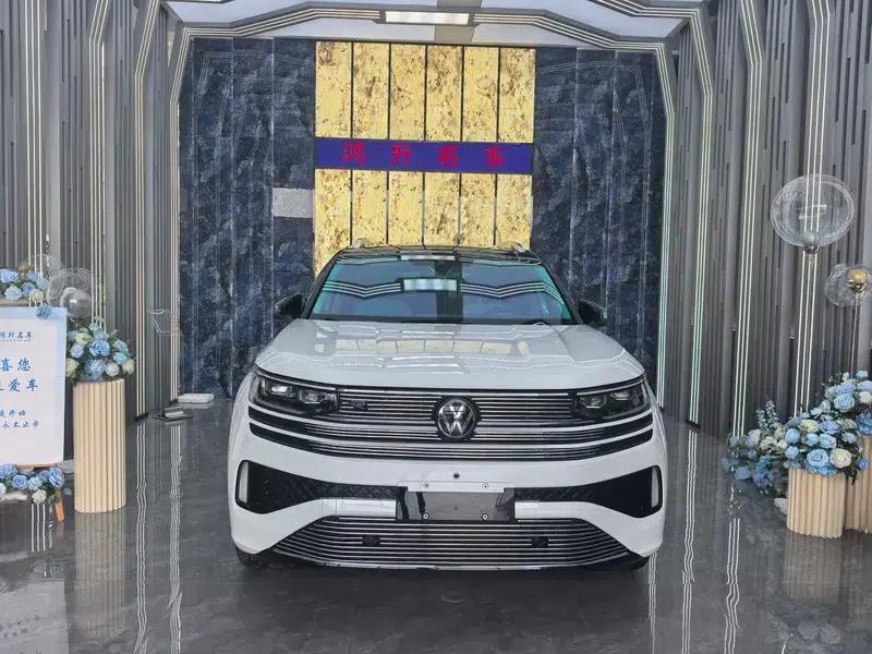 2024 Range Rover 380TSI AWD R-Line Touring Edition — миниатюра 2