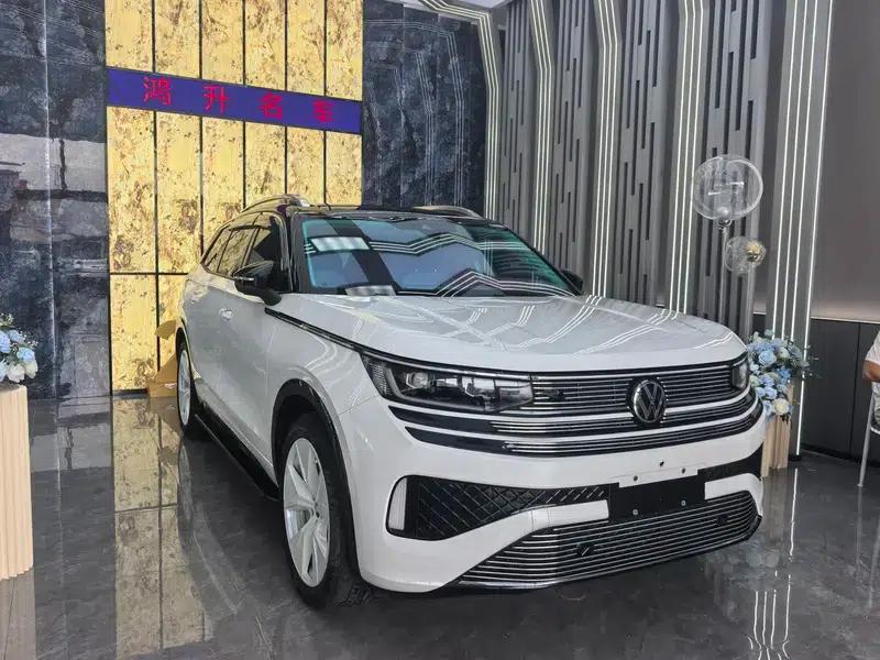 2024 Range Rover 380TSI AWD R-Line Touring Edition — миниатюра 3