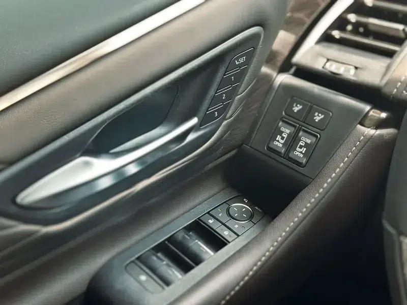 2024 Alphard 2.5L Automatic 4WD 7-Seater Factory Custom Edition — миниатюра 21