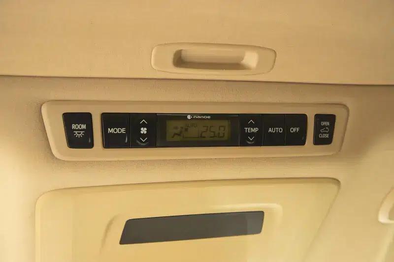 2012 Alphard 3.5L Luxury Edition — миниатюра 21