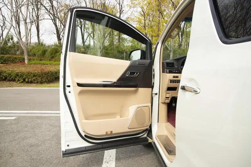 2012 Alphard 3.5L Luxury Edition — миниатюра 29