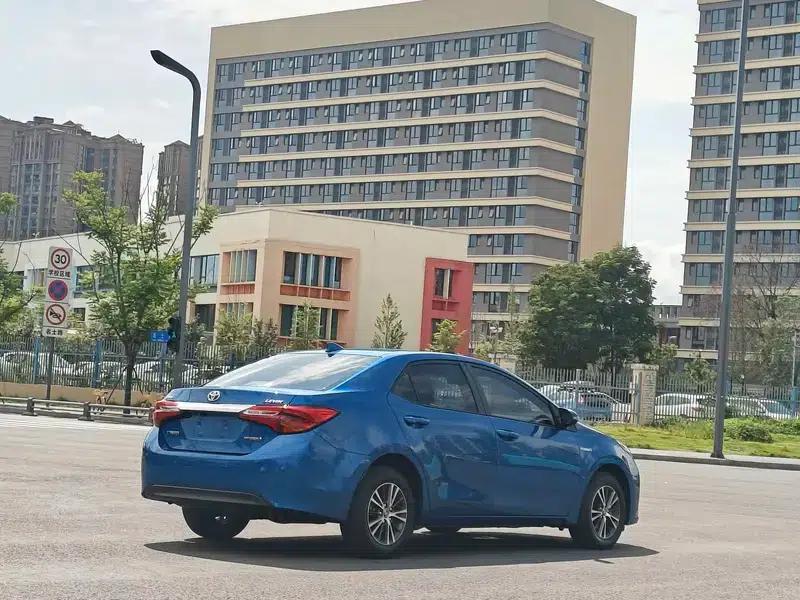 2016 Toyota Corolla Hybrid 1.8H GS CVT Elite Sunroof Edition — миниатюра 6