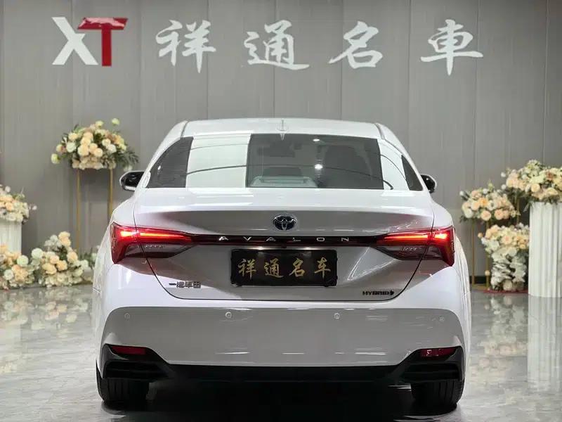 2023 Toyota Avalon Intelligent Hybrid Dual Engine 2.5L E-CVT Luxury Edition — миниатюра 5