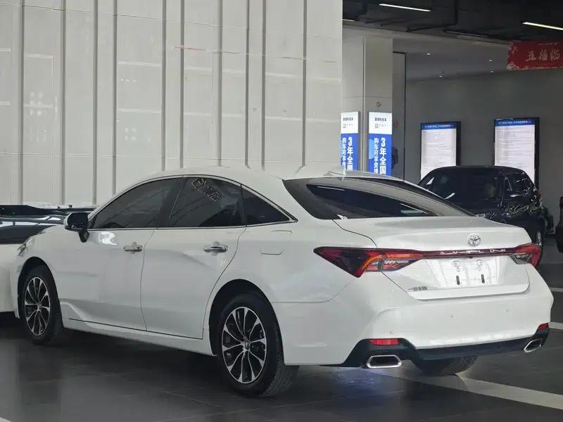 2022 Toyota Avalon 2.0L Luxury Edition — миниатюра 4
