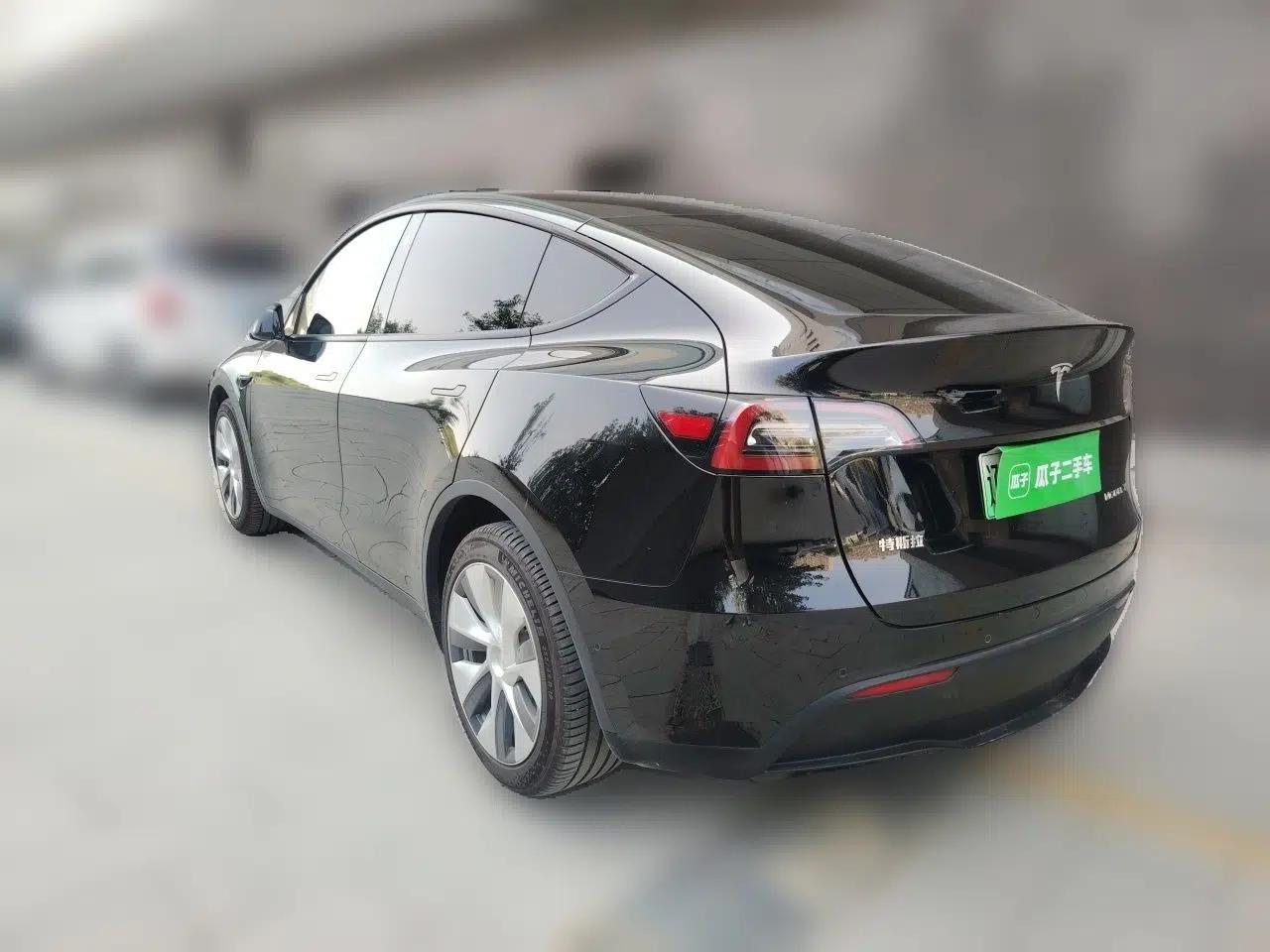 Tesla Model Y 2021 Long-Range All-Wheel-Drive Version 3D7 — миниатюра 4