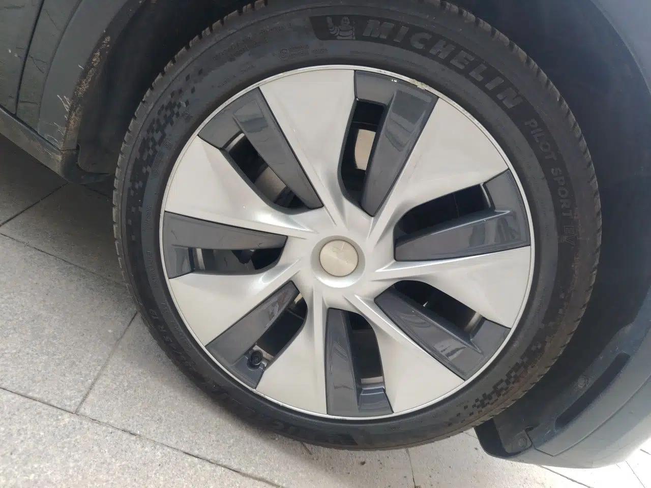 Tesla Model Y 2021 Long-Range All-Wheel-Drive Version 3D7 — миниатюра 8