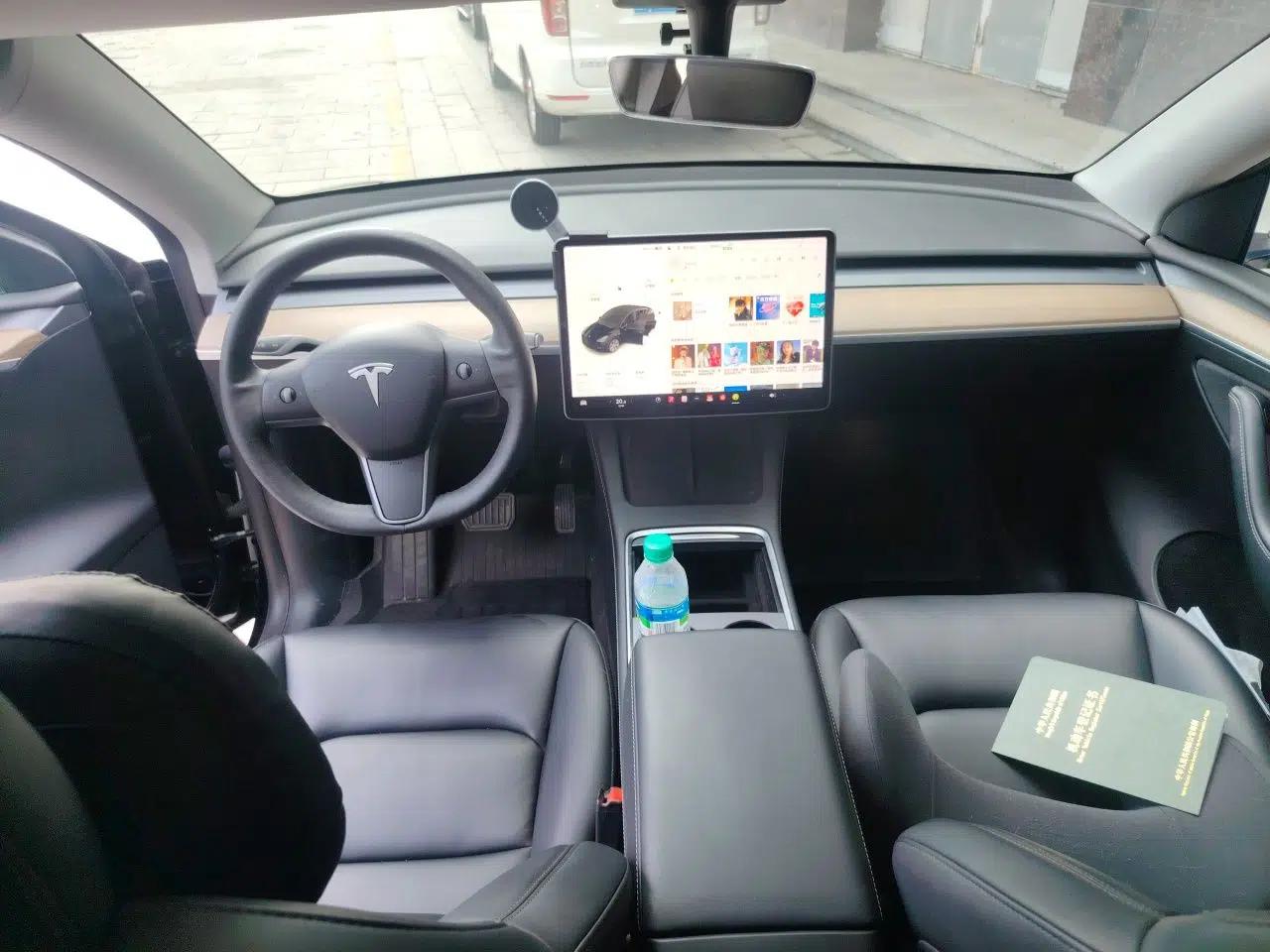 Tesla Model Y 2021 Long-Range All-Wheel-Drive Version 3D7 — миниатюра 9